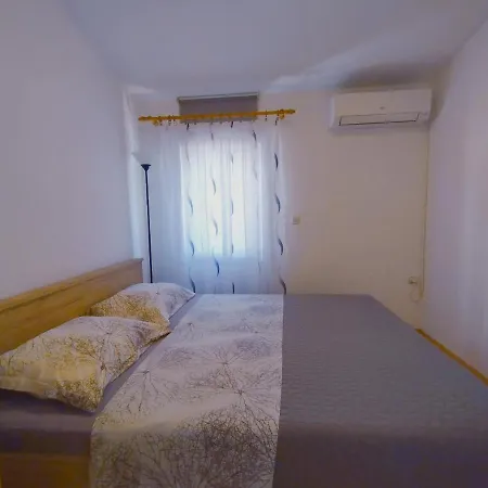 Omera Guest house *