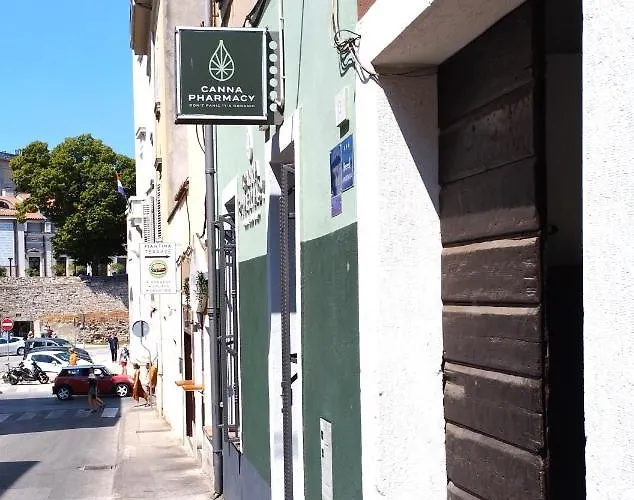 Πανσιόν Omera Πούλα