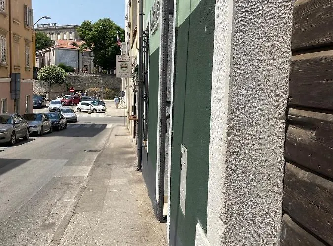 Omera 3* Πούλα